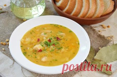 Гороховый суп с мясом 
возраст: 1,5 +
Ингредиенты:
Горох – 1 стакан;
Говядина – 100 гр;
Картофель – 2 штуки;
Морковь – 1 штука;
Луковица – 1 штука.
Горох перебрать и замочить в прохладной воде на 8-10 часов. Затем воду слейте и залейте новую. Поставьте горох вариться. Лук и морковь почистите и мелко нарежьте, потушите в растительном масле. Очищенный картофель порезать и добавить к гороху через 1,5 часа с начала варки.
Варить до мягкости картофеля. За пять минут до готовности положить в суп лук
