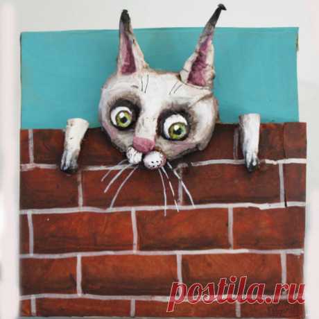 Le chat blanc The unique and original artwork Le chat blanc is a creation from the artist Cathy Mouis, who paints relief artworks, very original and funny, with animals, using coton, cardboard, paper