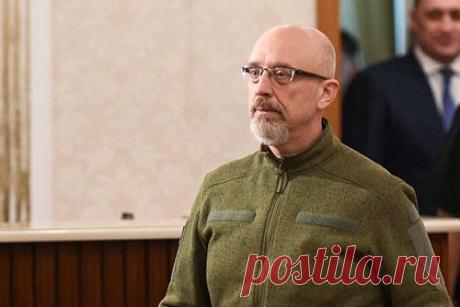 Стало известно о желании Запада видеть на посту главы Минобороны Украины женщину. В случае если украинские власти захотят отправить министра обороны Украины Алексея Резникова в отставку, западные союзники хотят видеть на его месте женщин. В качестве кандидатов ему на замену они предлагают волонтера Марию Берлинскую, вице-премьера Ирину Верещук, а также директора ЦПК Дарью Каленюк.