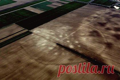 В Европе обнаружили неизвестные мегаструктуры. Международная группа археологов обнаружила ранее неизвестную сеть массивных объектов в Европе. Согласно результатам исследования, открытие может объяснить появление в этой части света мегафортов бронзового века — крупнейших доисторических сооружений, которые строили до железного века.