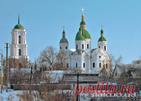 Церква в с.Козилець Чернигівської обл. ::: альбом The best places in Ukraine Україна найкращі місця The best places in UkraineСобор споруджено у 1752–1763 роках на замовлення графині Наталії Розумовської архітекторами Іваном Григоровичем-Барським та Андрієм Квасовим — на знак подяки Богові за щасливу долю синів замовниці. Під час Другої світової війни в соборі містилися табір військовополонених і конюшня.