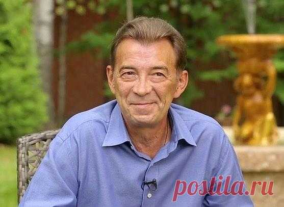 Митяй из "Сватов" с женой и детьми: в Сети обсуждают семейное фото Николая Добрынина