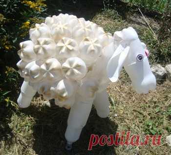 Из пластиковых бутылок |