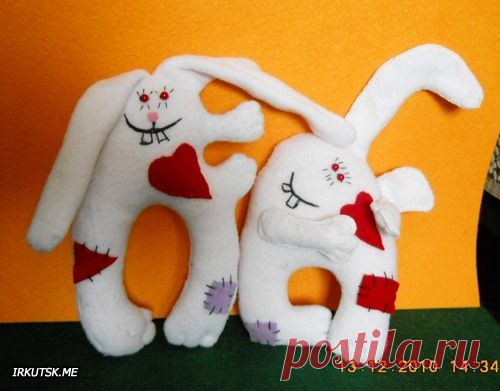 Ёлка, украшенная мягкими игрушками, сделанными своими руками.