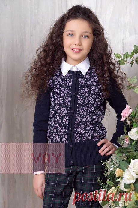 Школьная форма от марки VAY. Школьный жакет для девочек от VAY (артикул 755), цветовое решение синий/сапфир. Ещё больше школьной формы марки ВЭЙ на наших сайтах. Официальное представительство бренда VAY: купить в розницу в магазине Согревай.ру https://www.sogrevay.ru, оптовые закупки на Ньювэй.ру https://www.newvay.ru