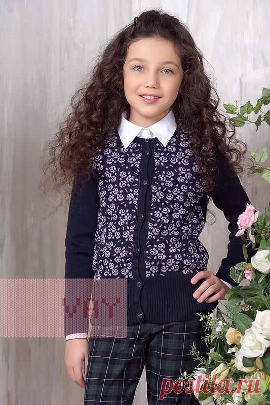 Школьная форма от марки VAY. Школьный жакет для девочек от VAY (артикул 755), цветовое решение синий/сапфир. Ещё больше школьной формы марки ВЭЙ на наших сайтах. Официальное представительство бренда VAY: купить в розницу в магазине Согревай.ру https://www.sogrevay.ru, оптовые закупки на Ньювэй.ру https://www.newvay.ru