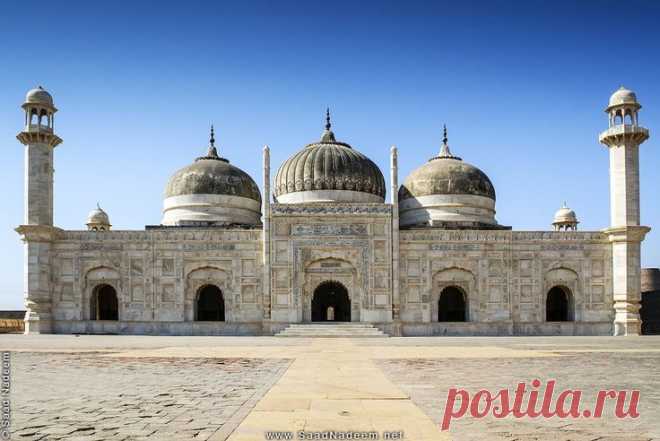 Derawar Fort Masjid by Saad Nadeem on 500px  |  Найдено на сайте 500px.com.