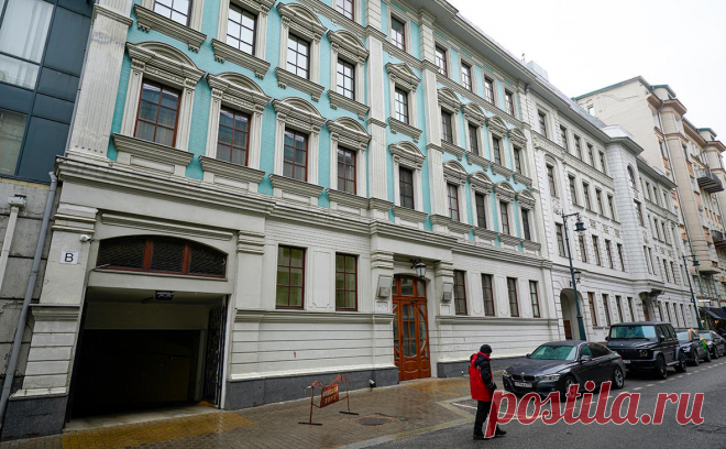 Квартиру Михаила Абызова продадут на торгах за 400 млн руб.. Аукцион по продаже 300-метровой квартиры бывшего министра по делам «открытого правительства» Михаила Абызова возобновлен. Начальная цена квартиры в Хамовниках — почти 412 млн руб.