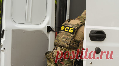 ФСБ задержала 16-летнего жителя Рязанской области, планировавшего поджог здания. В Рязанской области сотрудники правоохранительных органов задержали планировавшего поджог здания 16-летнего подростка. Его обвиняют в попытке совершения террористического акта, сообщили в пресс-службе регионального УФСБ. Читать далее