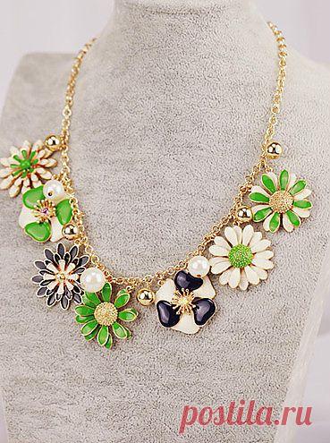 Большое колье с цветами только для смелых девушек