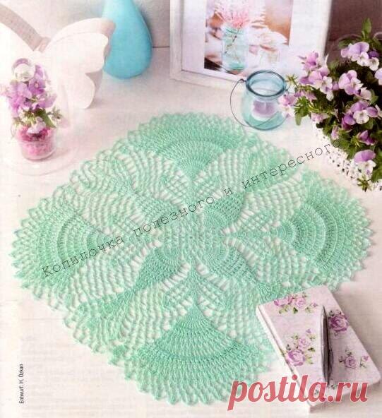Очень нежная квадратная салфетка крючком мятного цвета со схемой