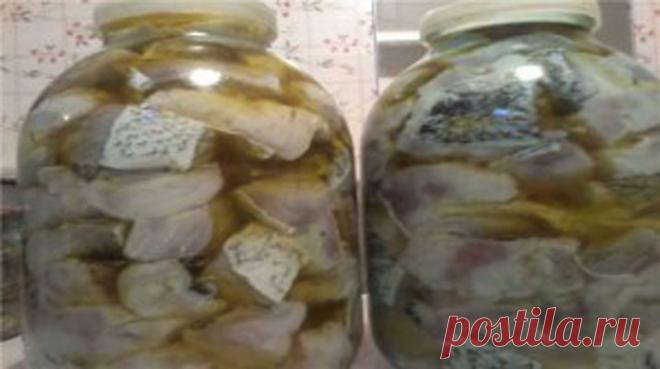 Маринованный толстолобик - коронное блюдо моего мужа. По такому рецепту, можно мариновать не только толстолобика, а любую морскую или речную рыбу.