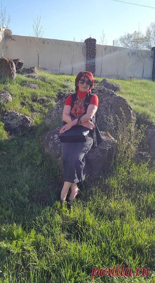 Հայոց հսկաների`ԱՐԱՐԱՏԻ եւ ԱՐԱԳԱԾԻ հովանու ներքո🌼
Ծանրաբեռնված ու հոգնեցուցիչ աշխատանխային խորհրդակցությունից հետո օրն առավել հաճելի ավարտ ունեցավ: Գործընկերներիս հետ ոչ միայն հաճելի ժամանակ անցկացրինք,այլև հիշողության գիրկն ուղարկվող գեղեցիկ լուսանկարներ ունեցանք մայիսյան ծաղկունք ապրող հայրենի Ապարանիս գեղատեսիլ բնաշխարհի գրկում`բիբլիական հաոց լեռների վեհաշուք տեսքով զմայլված.....