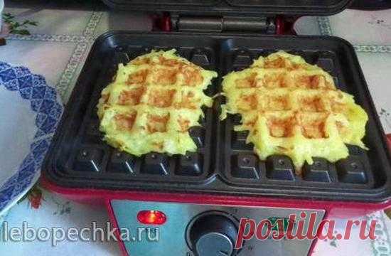 Драники картофельные без муки в вафельнице GFgril GFW-015  Мне не очень нравятся драники с мукой и жареные в масле, раньше я их делала ооочень редко. Но как только у меня появилась вафельница, картошка стала просто тая