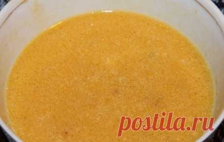 Селёдка в «Горчичной  заливке» 
Ингридиенты:
Сельдь свежемороженная : 3 Штуки,
Горчица крепкая : 2 Чайных ложки,
Горчица французская в зернах: 2 Чайных ложки,
Сахар : 1 Чайная ложка,
Соль: 1 Ст. ложка,
Вода : 1 Литр,
Лимон : 0,5 Штуки,
Масло растительное : 70 Миллилитров
Приготовление:
Прежде всего, селедку необходимо разморозить, затем отделить филе от хребта, удалить кости и кожицу. Выкладываем ее в глубокую миску, заливаем литром воды, добавляем столовую ложку соли, перемешиваем. Оста