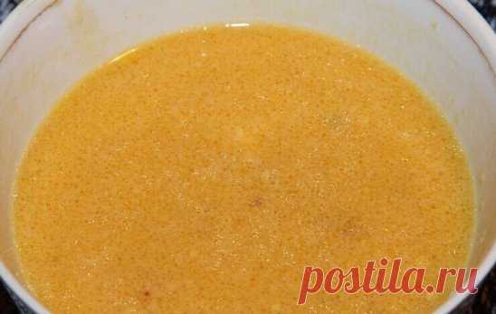 Селёдка в «Горчичной  заливке» 
Ингридиенты:
Сельдь свежемороженная : 3 Штуки,
Горчица крепкая : 2 Чайных ложки,
Горчица французская в зернах: 2 Чайных ложки,
Сахар : 1 Чайная ложка,
Соль: 1 Ст. ложка,
Вода : 1 Литр,
Лимон : 0,5 Штуки,
Масло растительное : 70 Миллилитров
Приготовление:
Прежде всего, селедку необходимо разморозить, затем отделить филе от хребта, удалить кости и кожицу. Выкладываем ее в глубокую миску, заливаем литром воды, добавляем столовую ложку соли, перемешиваем. Оста