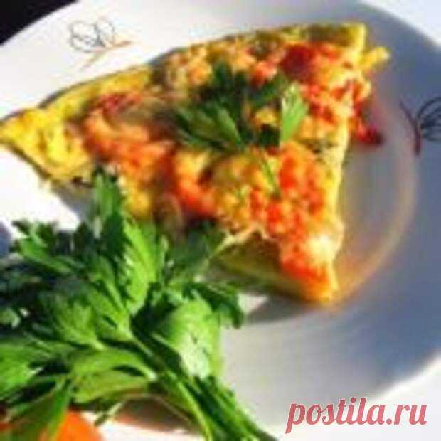 Гавайская пицца с ананасами и курицей. - Мир кулинарии - медиаплатформа МирТесен Ингредиенты на 4 порции: Дрожжевое тесто 300 г Куриное филе 250 г Шампиньоны 40 г Помидор 1 шт Твёрдый сыр 100 г Ананасы по вкусу Базилик по вкусу. Рецепт: 1. Ананасы порезать кубиками и выложить на нашу основу. 2. Нарезать грибы и выложить поверх ананасов. 3. Далее порезать помидоры, порвать мясо