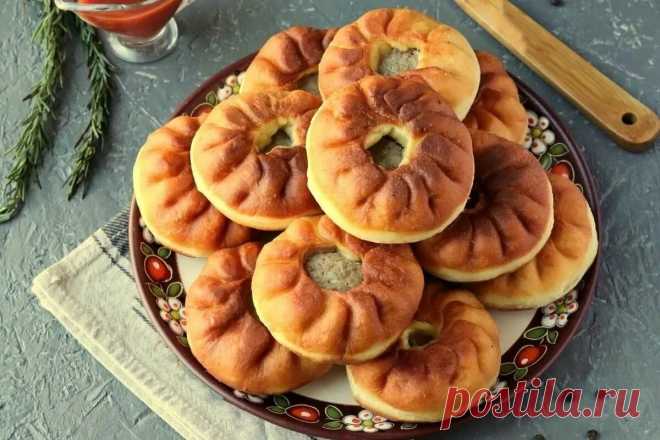 Золотистые и ароматные беляши как в школьной столовой: рецепт приготовления | И рыба, и мясо | Пульс Mail.ru