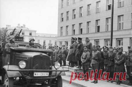 Facebook
События сентября 1939 года, в результате которых в состав СССР были включены Западная Украина и Западная Белоруссия, имеют несколько трактовок. В СССР сталинских времён данная операция называлась исключительно как «Освободительный поход Красной Армии». В Польше, а также в целом на Западе — «советское вторжение». Как Сталин провел операцию «Брест наш», рассказывает Андрей Сидорчик: https://www.aif.ru/society/history/1339684
Фото: wikimedia
