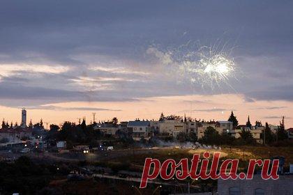 ПВО Израиля перехватила пять ракет из сектора Газа. Шесть ракет выпущены в четверг, 23 февраля, из сектора Газа, пять из них перехвачены системой противовоздушной обороны Израиля, еще одна упала в открытой местности. Об этом сообщила пресс-служба израильской Армии обороны. 2 февраля ЦАХАЛ нанесла авиаудары по территории сектора Газа после перехвата ракеты Палестины.