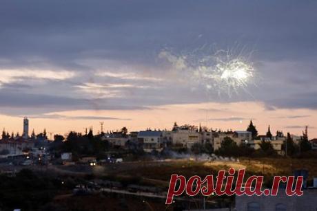 ПВО Израиля перехватила пять ракет из сектора Газа. Шесть ракет выпущены в четверг, 23 февраля, из сектора Газа, пять из них перехвачены системой противовоздушной обороны Израиля, еще одна упала в открытой местности. Об этом сообщила пресс-служба израильской Армии обороны. 2 февраля ЦАХАЛ нанесла авиаудары по территории сектора Газа после перехвата ракеты Палестины.