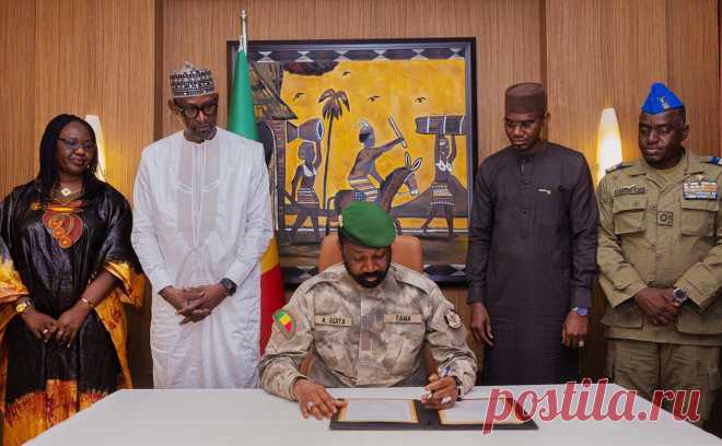 Страны Африки после встреч с Евкуровым решили создать военный альянс. В последние несколько лет военные перевороты произошли и в Мали, и Буркина-Фасо и в Нигере, который столкнулся с угрозой интервенции. С представителями всех этих стран проводила переговоры делегация Минобороны России