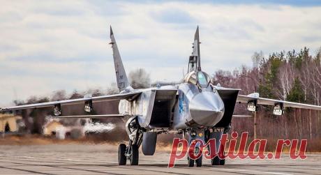 В западных СМИ не только критикуют Россию и действия армии РФ в Сирии: в последнее время все чаще появляются негативные публикации о Североатлантическом альянсе. Так, немецкая версия американского издания The Huffington Post признала, что новый потенциал российской армии буквально застиг врасплох НАТО. Педантичные немцы выделили четыре признака, наглядно демонстрирующие, что в гонке вооружения Россия оставила крупнейший военный блок далеко позади.