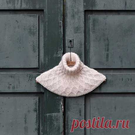 Пост на стене CABLE COWL by Anne VentzelМанишка спицами (круглая кокетка)