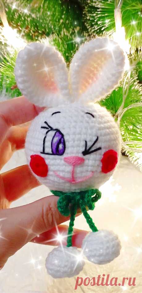 PDF Новогодний Зая-Шарик крючком. FREE crochet pattern; Аmigurumi toy patterns. Амигуруми схемы и описания на русском. Вязаные игрушки и поделки своими руками #amimore - заяц, маленький зайчик, елочное украшение в виде зайки, игрушки на ёлку, ёлочные шары, Новый год.