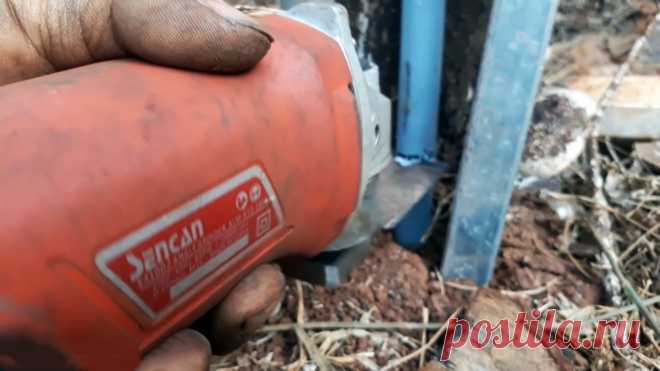 Как превратить болгарку в реноватор Реноватор имеется далеко не у каждой мастерской ввиду достаточно узкоспециализированного применения. Если необходимость в нем возникает лишь изредка, то можно изготовить насадку на болгарку, позволяющую заменить реноватор. При ее установке на УШМ с регулировкой оборотов такая оснастка практически