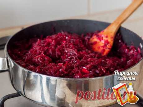 Свекольная икра, остренькая и сочная.