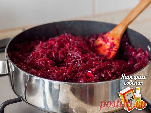 Свекольная икра, остренькая и сочная.