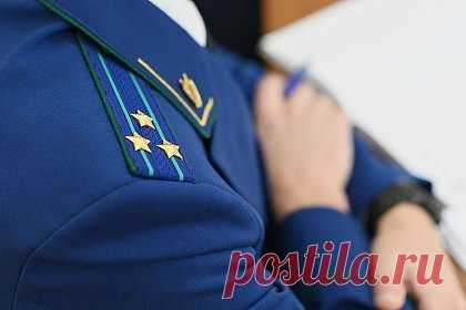 Прокуратура проверит информацию об избиении подростка в российском регионе. В Махачкале начали проверку после того, как в интернете появилось видео, на котором подростки избивают сверстника. По данным ведомства, видео было снято около школы №27 в Махачкале. Во время проверки будет дана оценка соблюдению закона о профилактике безнадзорности и правонарушений несовершеннолетних.