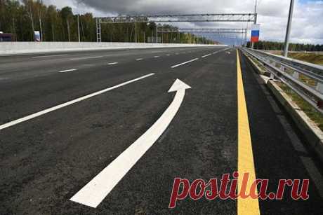 Найдены проблемы в финансировании российской мегатрассы. Строительство скоростной автодороги M12 Москва — Казань, которая входит в федеральный проект «Европа — Западный Китай» (ЕЗК), подорожало почти на 300 миллиардов рублей. Проблемы в финансировании российской мегатрассы нашли аудиторы Счетной палаты по итогам проверки проекта в 2022 году.