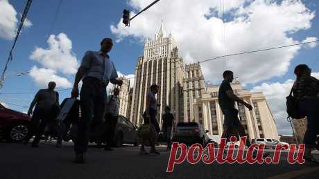 В России предложили ввести шестидневную рабочую неделю В России предложили ввести шестидневную рабочую неделю. Об этом говорится в обращении Ассоциации предпринимателей по развитию бизнес-патриотизма «Аванти» к главе Минтруда Антону Котякову, которое есть в распоряжении «Известий».Как отмечают авторы инициативы, до введения первой волны санкций в 2014 году российская экономика стабильно демонстрировала устойчивый рост и входила в пятерку крупнейших экономик мира. Однако в ...