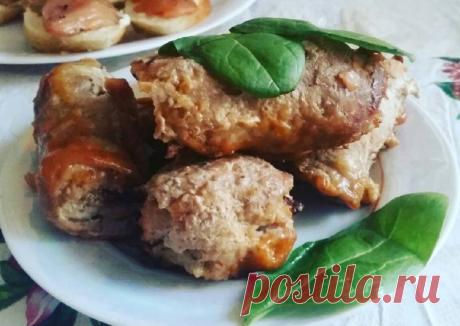 Свиные рулетики с черносливом и сыром