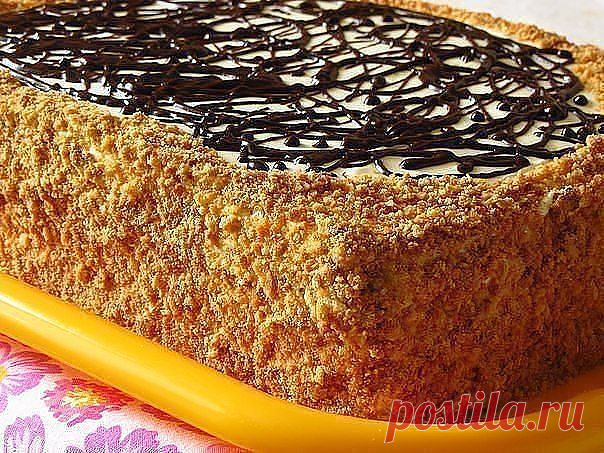 Медовик со сметанным кремом и черносливом.