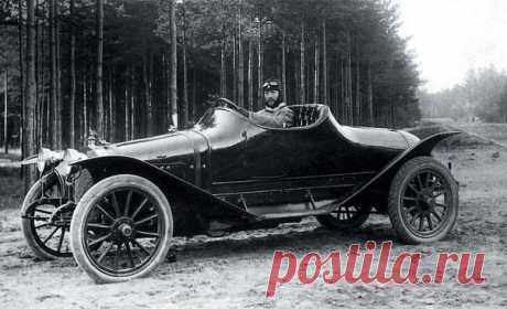 Прошлое. Серия автомобилей Руссо-Балт выпускалась с 1909 года. Автомобили марки &quot;Руссо-балт&quot; отличались прочностью и надежностью, свидетельством чему служили их успехи в ралли и дальних пробегах, в частности, на международных ралли Монте-Карло и Сан-Себастьян.
