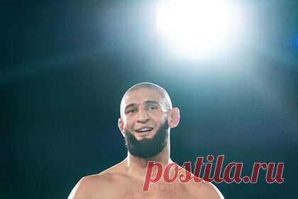 Чимаев посчитал соперника по ближайшему поединку в UFC слабым. Шведский боец смешанного стиля Хамзат Чимаев высказался о сопернике по ближайшему поединку в UFC Гилберте Бернсе. «Бернс слишком медленный, это касается и его команды. Гилберт и его тренер слишком слабы», — посчитал Чимаев. Он назвал себя королем и отметил, что нет бойца, похожего на него.