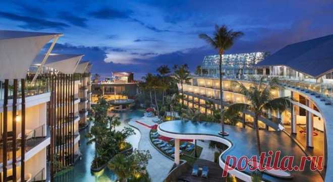 Отель Le Meridien Jakarta. 

 Находится напротив здания Всемирного торгового центра в Джакарте, Индонезия