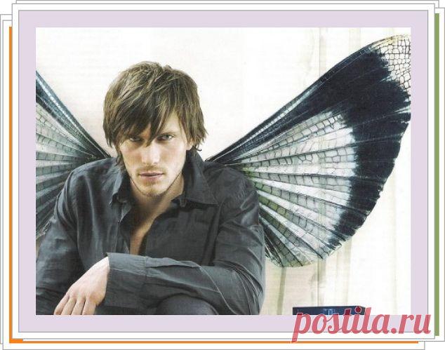 ***  Альфонсы – кто они? *** Благодаря своим обольстительным чарам и хитрости, он сначала выгодно устраивается в газету на должность репортера, потом обретает выгодную пассию и друга в лице богатой вдовы  Форестье, и, в конце концов, соблазнив на своем пути несколько красавиц разного возраста, женится на прекрасной дочке богача Вальтера, приданое которой составляет 20 миллионов! Цель достигнута, но Милый друг, как о нем в восторге отзываются все женщины, почему-то несчастлив.