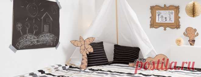 Детская комната – это личное пространство ребенка, в котором он должен чувствовать себя комфортно и уютно. Поэтому, прежде чем приступить к оформлению детской, следует учесть пожелания самого ребенка, узнать, чем он увлекается в данный момент и как бы хотел обустроить свою комнату. Если малыш еще слишком мал, чтобы сообщить свои пожелания, то, конечно, придется руководствоваться собственным вкусом.
Украсить детскую комнату своими руками не так сложно как кажется. А разнооб...