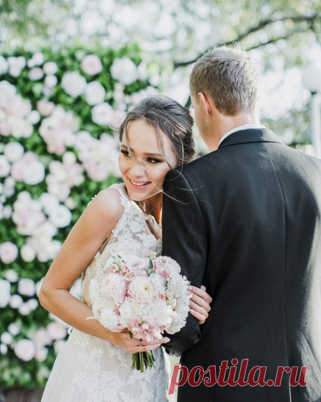 Такие красивые невесты!😍 Все образы созданы стилистом Аленой Новиковой✨ Если вы хотите, чтобы утро невесты было самым идеальным, а выбранный образ прекрасно подходил именно вам, просто доверьтесь вашим ощущениям и напишите Алене Тел. (WhatsApp, Telegram, sms) +7(919)964-52-34 Больше работ в инстаграм: instagram.com/alenanovikovav или вконтакте