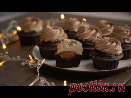 ШОКОЛАДНЫЕ КАПКЕЙКИ с карамелью и СЕКРЕТНЫМ ИНГРЕДИЕНТОМ🎄😍 Легко, просто и вкусно с ЛИЗОЙ ГЛИНСКОЙ😍