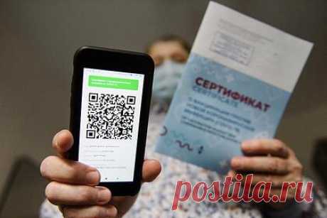 В Татарстане введут QR-коды для входа в рестораны и ТЦ. В Татарстане с 11 октября для посещения ресторанов и торговых центров будет необходим QR-код. В театрах, кинотеатрах, на спортивных мероприятиях могут быть заполнены не более 50 процентов зала и не более 500 человек. Для непривитых граждан старше 65 лет вводится режим обязательной изоляции.