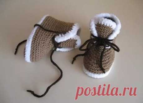 Милые пинетки для малышей Эти пинетки получаются очень нежными и уютными, прямо как объятия мамы. Я вязала их из пряжи "Ареола" и "Ализе Софти" на спицах 3 мм. Получился размер подошвы примерно 11 см, как раз для самых крошечных ножек.&nbsp;Вот как я их вязала:Сначала набираем 40 петель и вяжем подошву платочной...