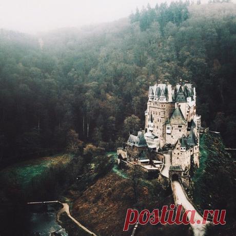 Найдено на сайте thisisglamorous.com.