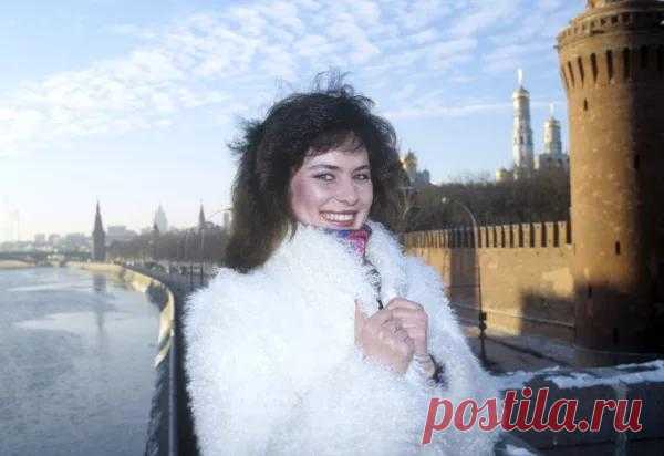 Осенним днем 1990 года читателей советской прессы поразила статья под заголовком «Катя Майорова – мисс КГБ». Даже в эпоху гласности сотрудники Комитета государственной безопасности редко становились героями газетных публикаций.