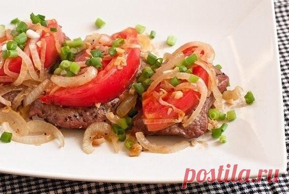 ​Бифштекс по-мексикански 
Один из вариантов приготовления мяса с овощами с эффектной подачей. Сочетание очень приятное, особенно когда используется сочное мясо и натуральные сладкие помидоры. С текилой и тортильями просто замечательно!Ингредиенты:- Говядина для жарки ( филе или вырезка) 600 г - Лук репчатый...