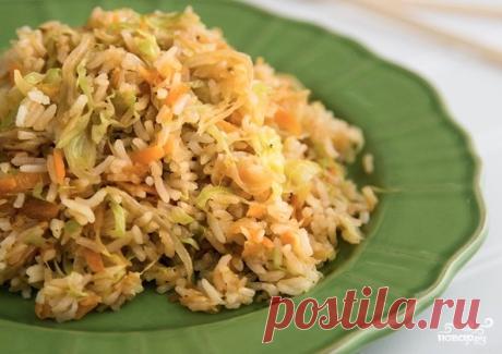 Капуста с рисом


Капуста с рисом - очень простое в приготовлении и вкусное блюдо, которое является отличным способом использования уже отваренного риса, оставшегося после того или иного блюда. Как известно, просто разогретый рис уже не так вкусен, и чтобы его не выбрасывать - попробуйте приготовить капусту с рисом, для этого блюда вчерашний рис подходит отлично. Получается весьма сытная вещь, которую можно подавать и как гарнир, и как самостоятельное блюдо. Итак, незамысл...